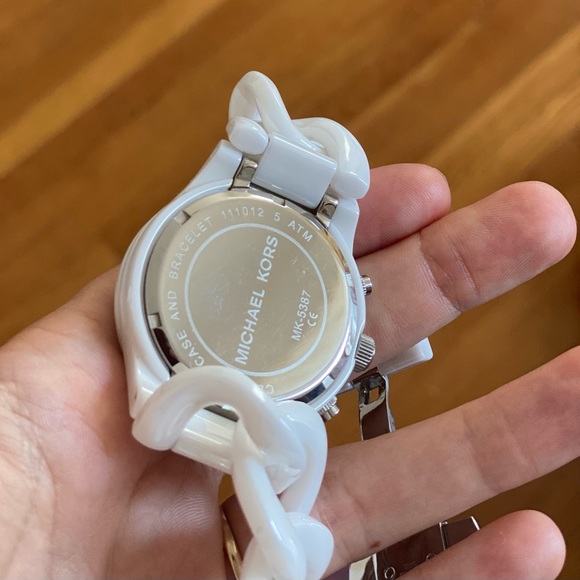 Michael Kors white ceramic watch new used only once - Picture 10 of 10